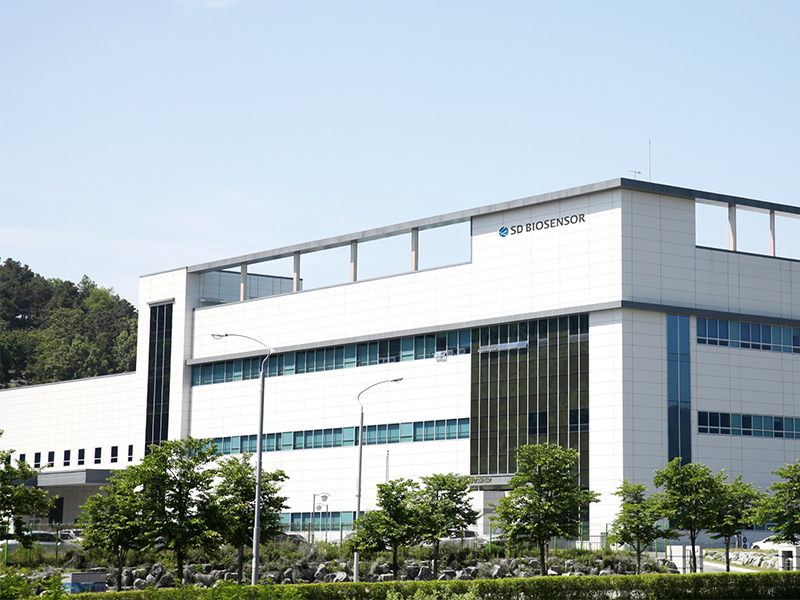 รู้จัก SD Biosensor บริษัทผู้ผลิตชุดตรวจการติดเชื้อก่อโรคโควิด-19 แบบตรวจหาแอนติเจนด้วยตนเอง